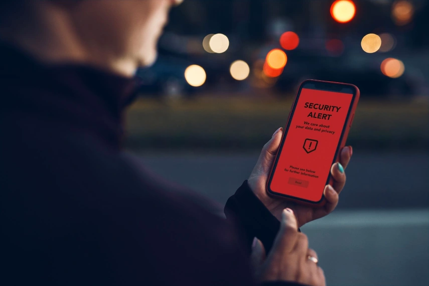 Security alert on smartphone screen-antivirus warning